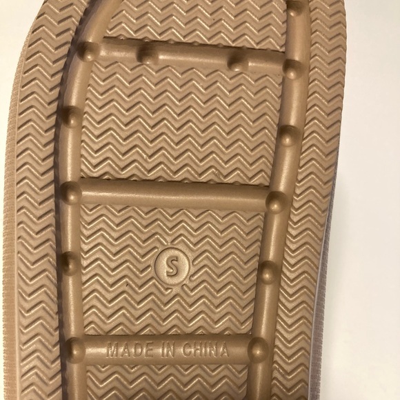 32 Degrees Dust Pink Faux Fur Rubber Outsole Flip Flops Slippers size 7 - Picture 14 of 14